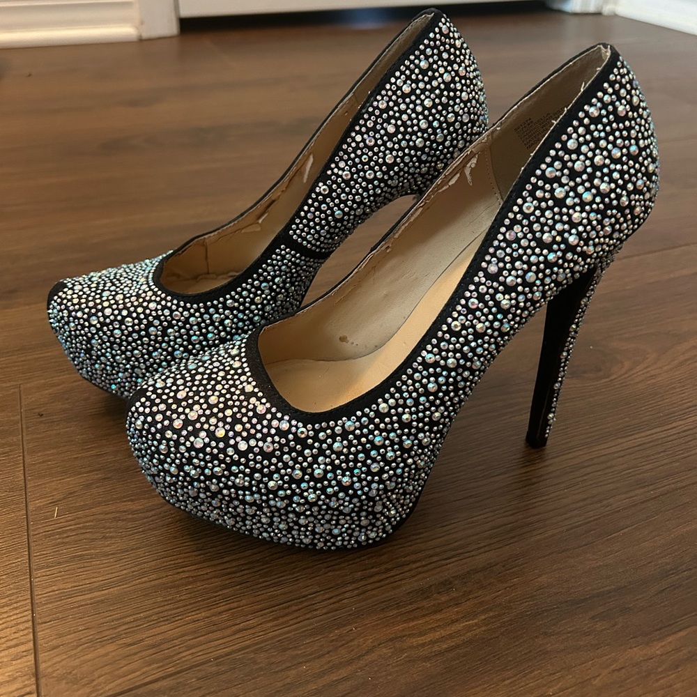 Women’s Rhinestone Pumps